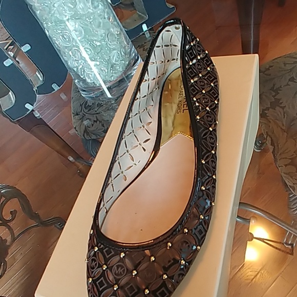 Flats - Picture 2 of 2